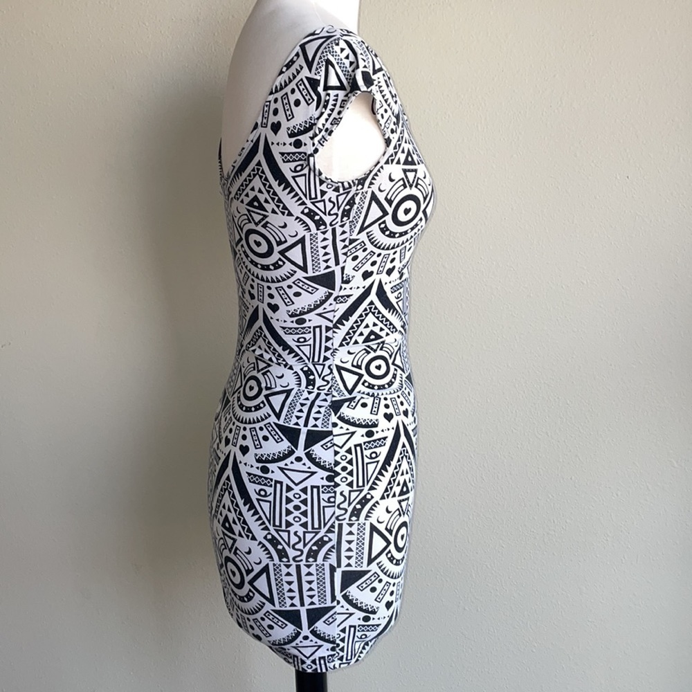 037: H&M DIVIDED geometric pattern jersey knit bodycon mini dress in women’s 4 - Picture 6 of 9